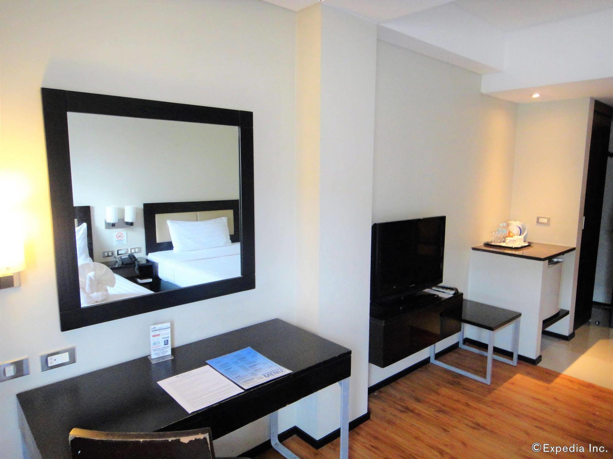 Mallberry Suites Business Hotel Кагаян-де-Оро Экстерьер фото