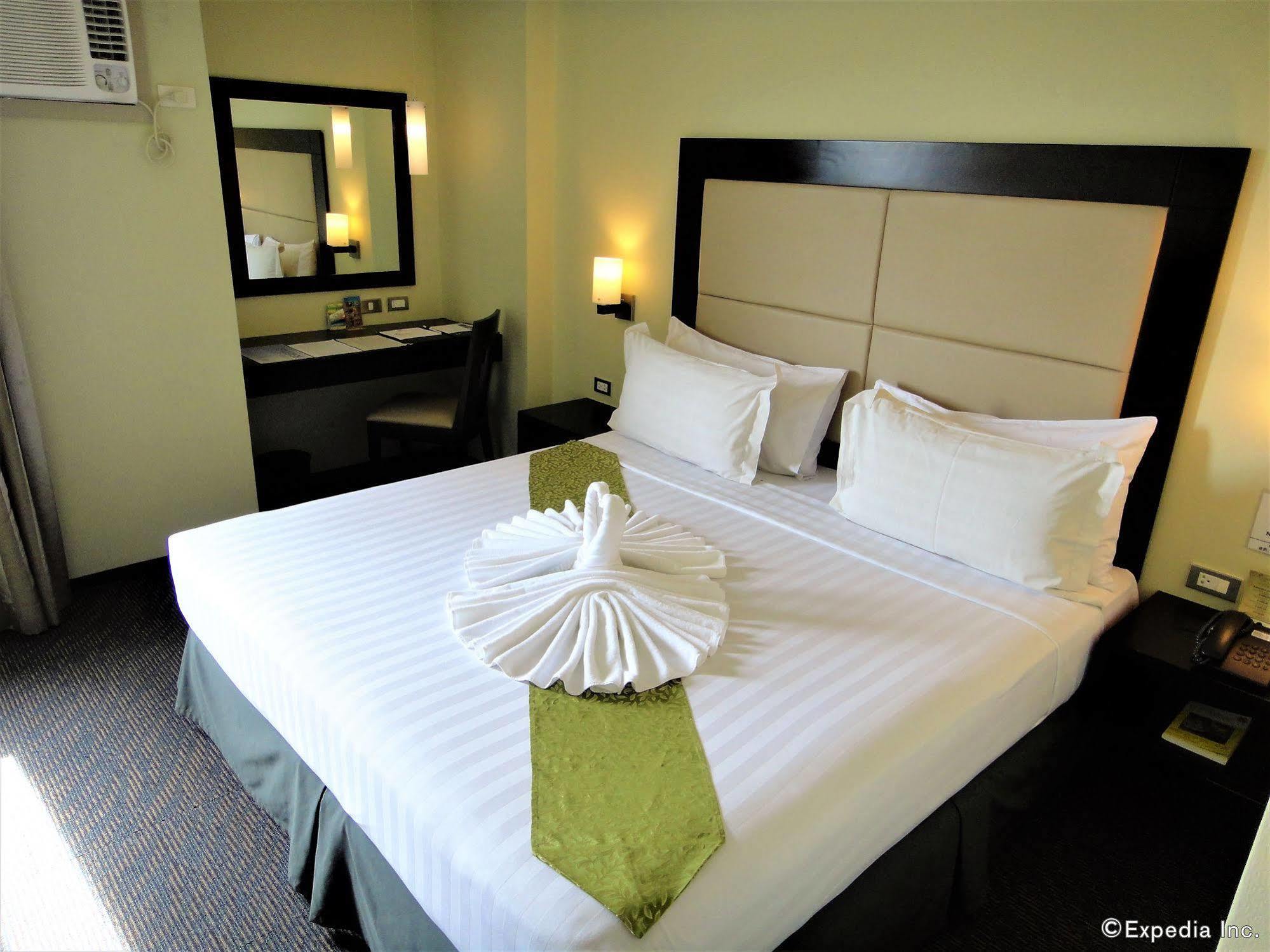 Mallberry Suites Business Hotel Кагаян-де-Оро Экстерьер фото